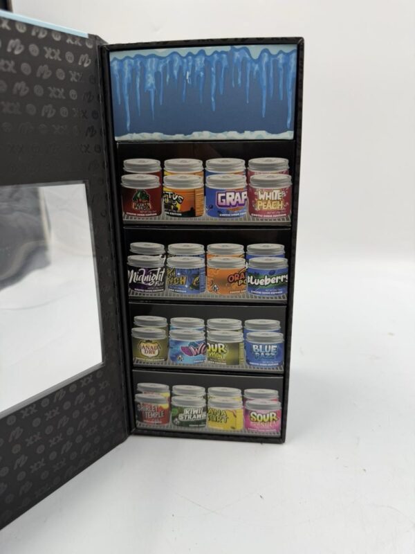 WAXX BALLER JARS
EXOTIC POP EDITION
MICRO SUGAR DIAMONDS WITH SAUCE
DABS AMAZING SMELLS AMAZING AMAZING INVESTMENT!

16 different strains 
Every box come with edibles or merch on the top blue box